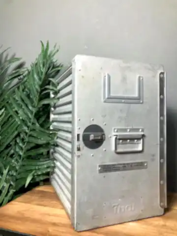 Thai Havayolları Uçağından Çıkma Catering Box’dan Işıklı Bar / Raf