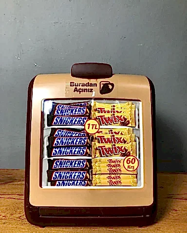 Eski Snickers & Twix Dolabı